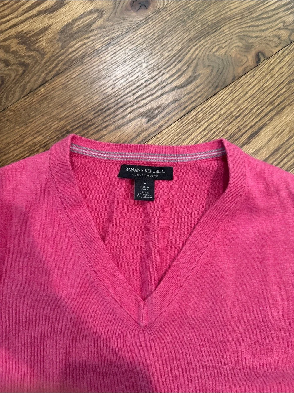 Banana Republic Men’s V-Neck Sweater in Bright Pink